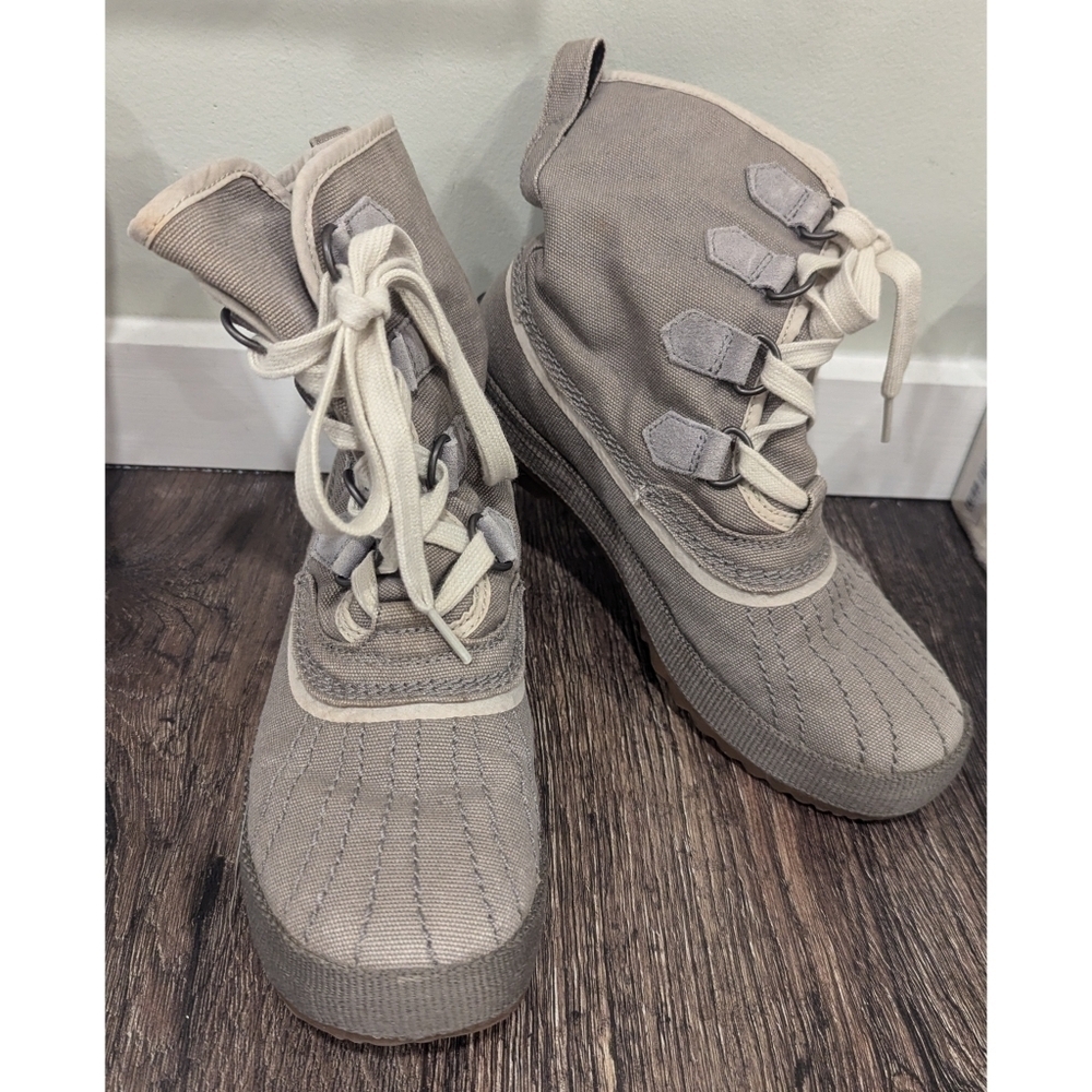Sorel Canvas Beige Lace Up Duck Boots Size 6